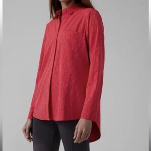 Athleta “Urbanite” High-Low Long Sleeve Button Top. Subtle Red Pattern. Large.